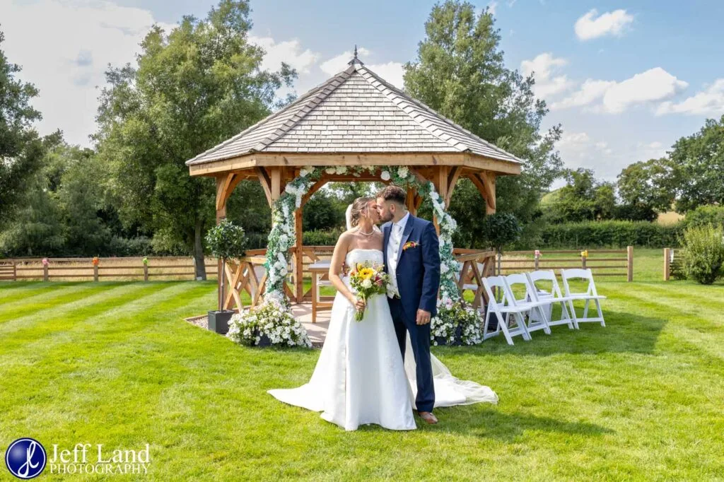 Manor Hill House Bride and Groom Portrait Kissing