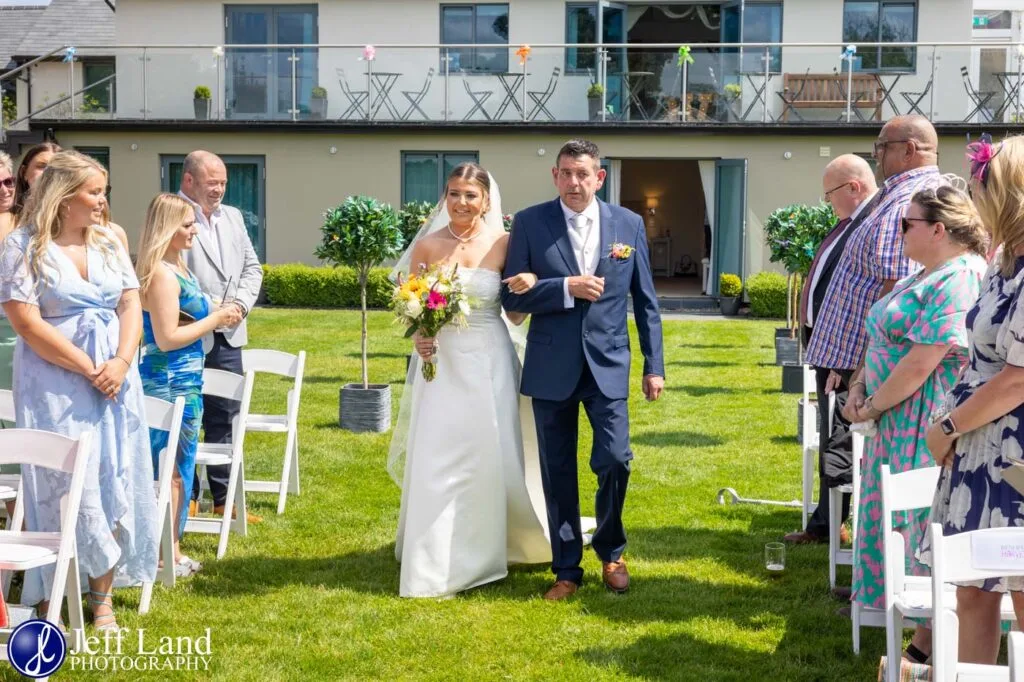 Manor Hill House Bride walking down aisle with Dad