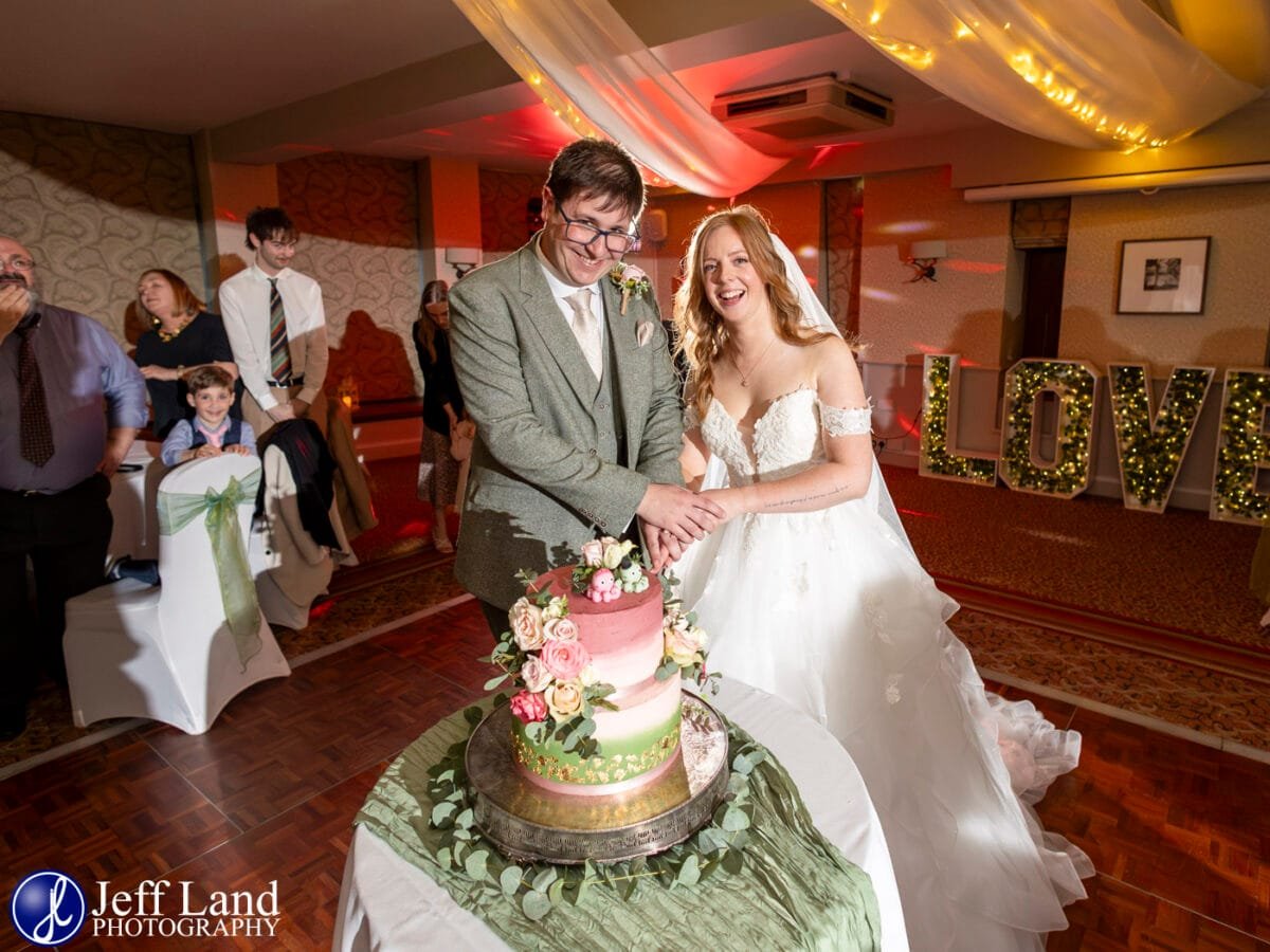 Cut the Cake Wedding Alveston Manor Stratford-upon-Avon, Warwickshire
