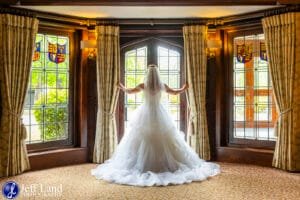 Read more about the article Posing a Bride on Her Wedding Day